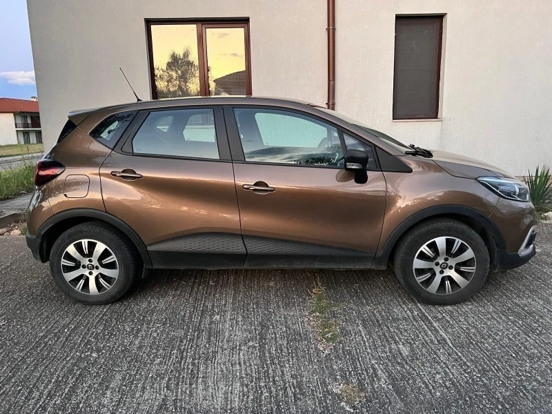 Renault Captur, снимка 5 - Автомобили и джипове - 41610114