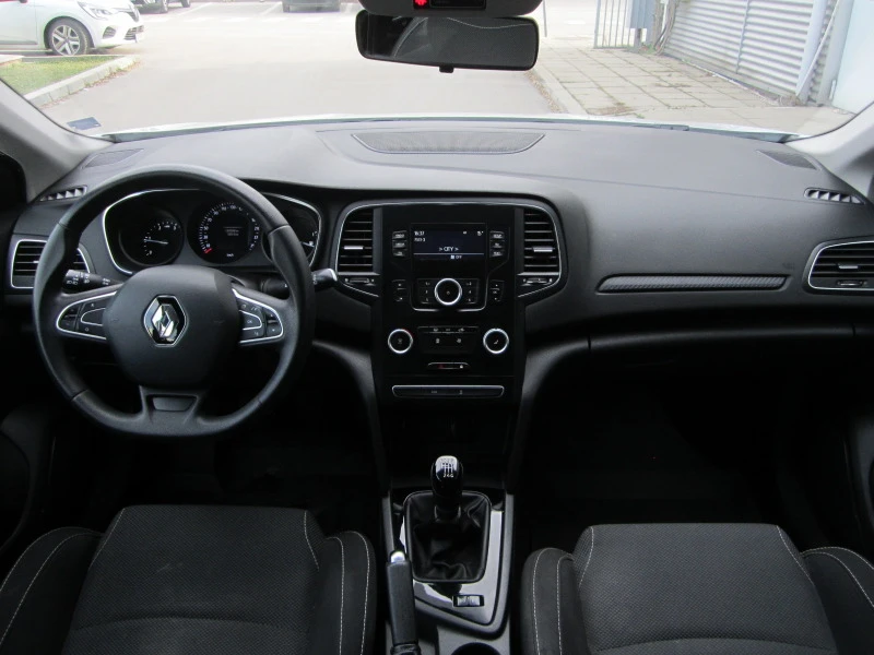 Renault Megane 1.5 dCi, снимка 8 - Автомобили и джипове - 44555947