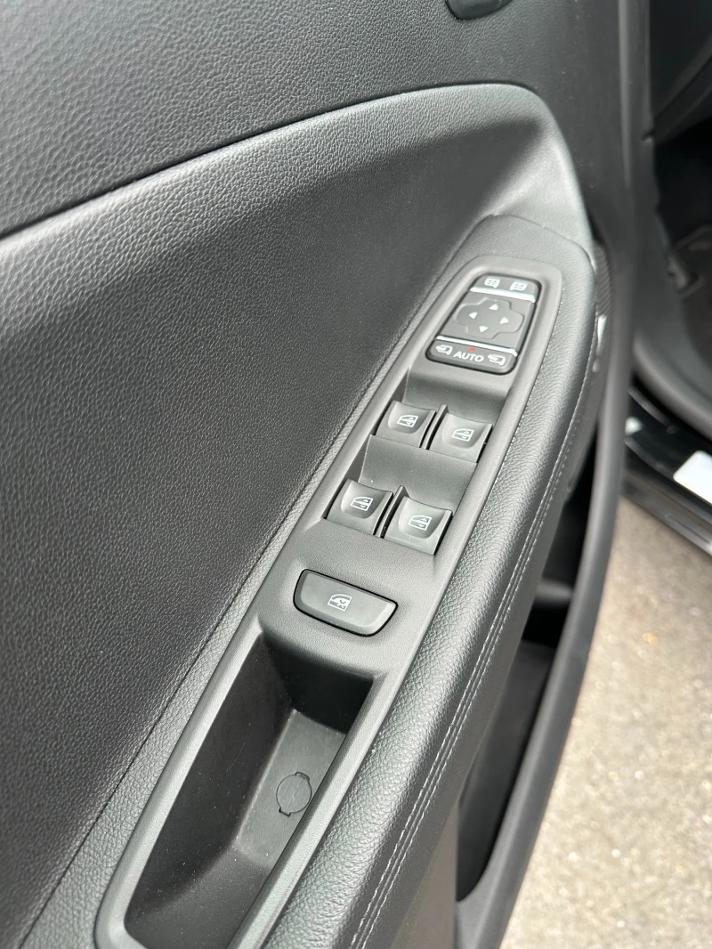 Renault Zoe R135 52KW Edition One CCS BOSE Гаранция, снимка 11 - Автомобили и джипове - 53256354