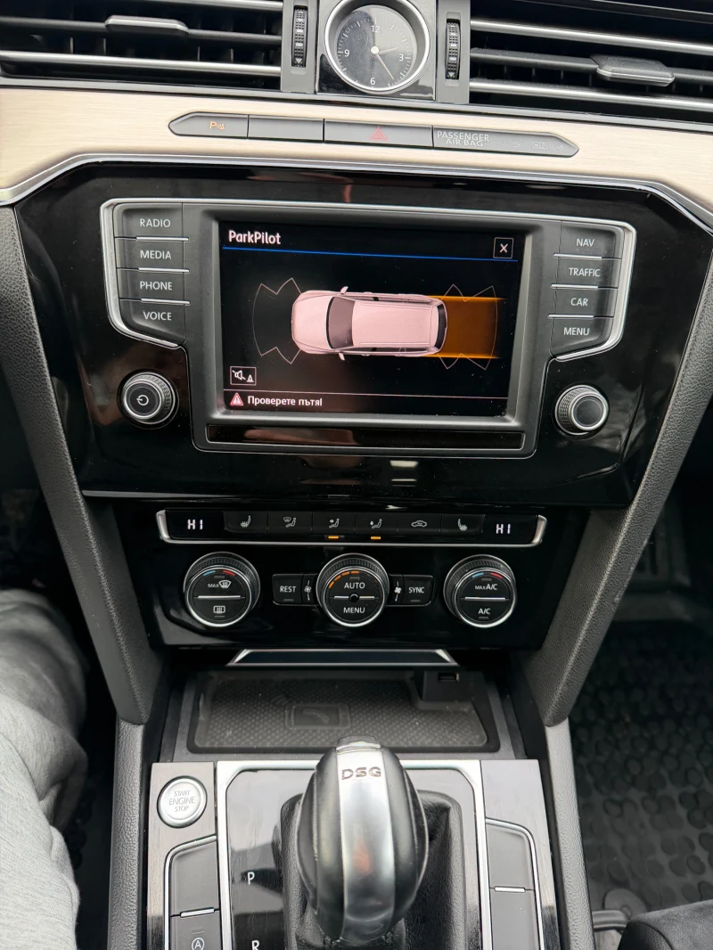 VW Passat Volkswagen Passat B8 1.6 TDI DSG   2015 г.   Комби, снимка 11 - Автомобили и джипове - 53329757