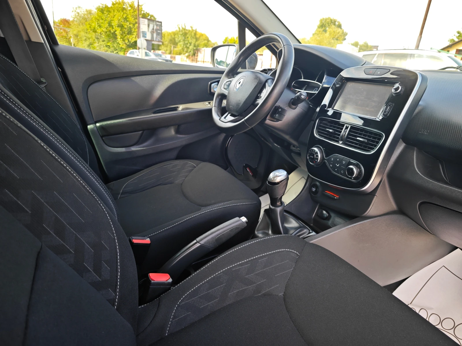 Renault Clio LIMITED Euro 6B | Mobile.bg — изображение 12