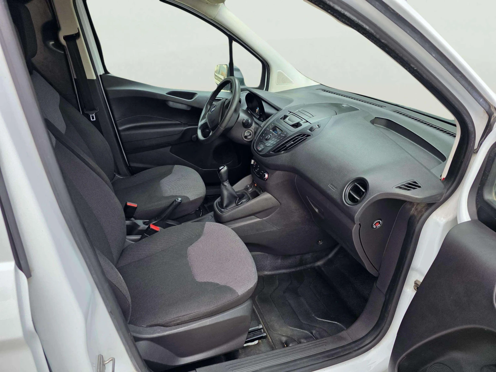 Ford Courier 1.5 TDCi - изображение 9