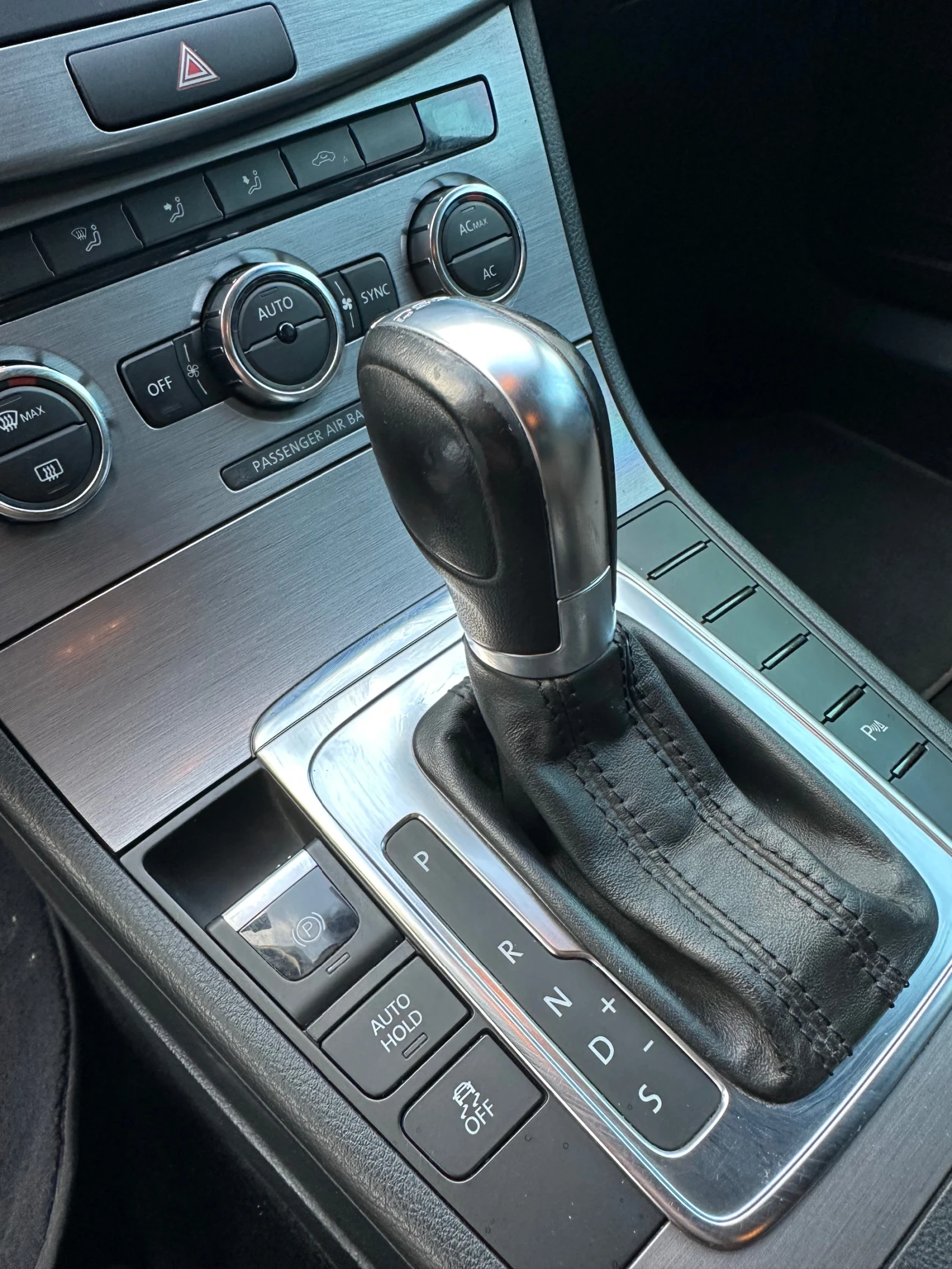 VW Passat 1.4 TSI/CNG B7 EcoFuel, снимка 14 - Автомобили и джипове - 53954452