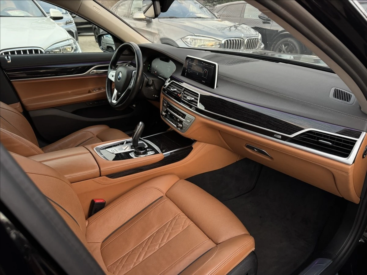 BMW 740 xDrive, снимка 5 - Автомобили и джипове - 54138802