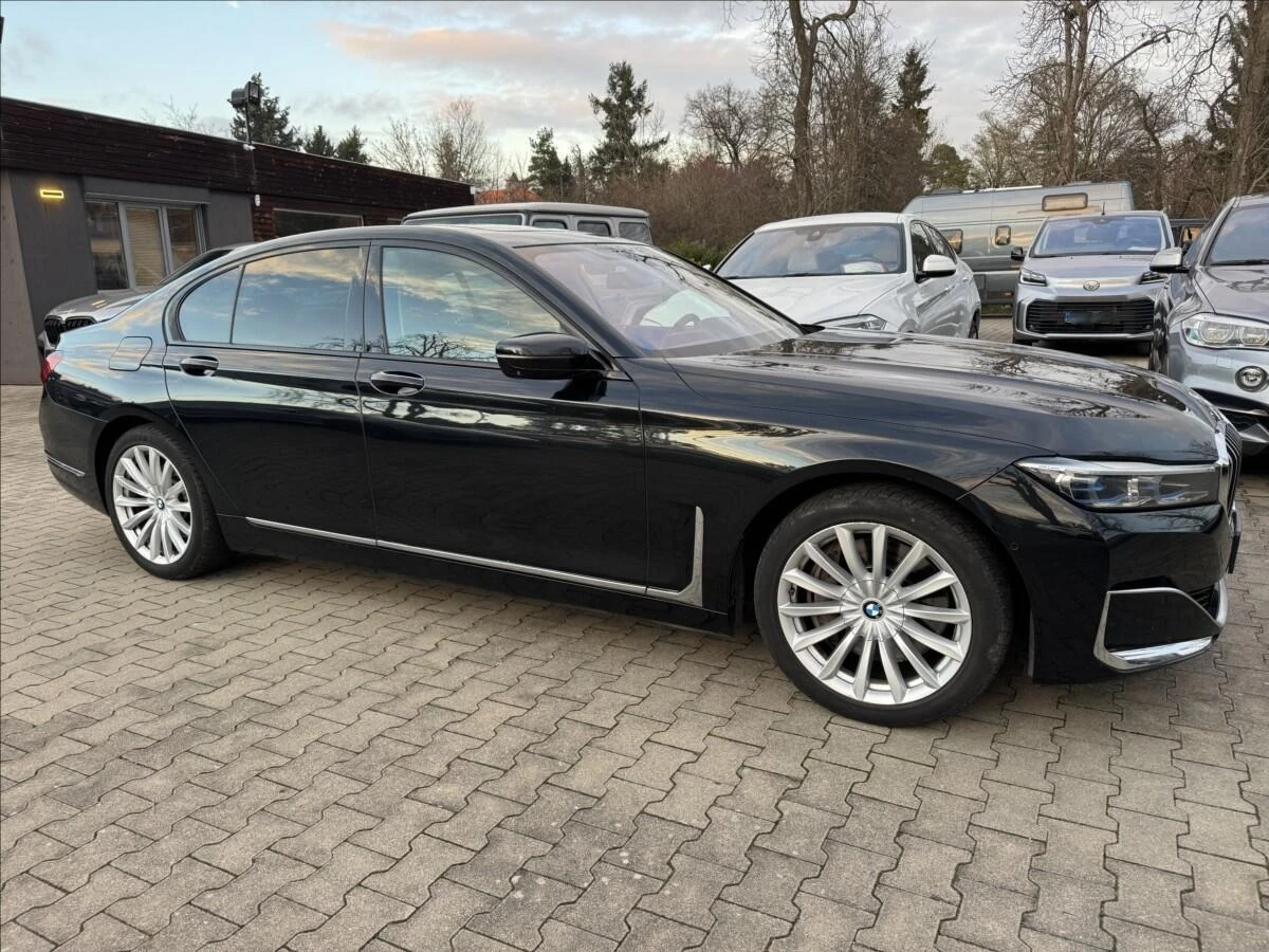 BMW 740 xDrive, снимка 2 - Автомобили и джипове - 54138802