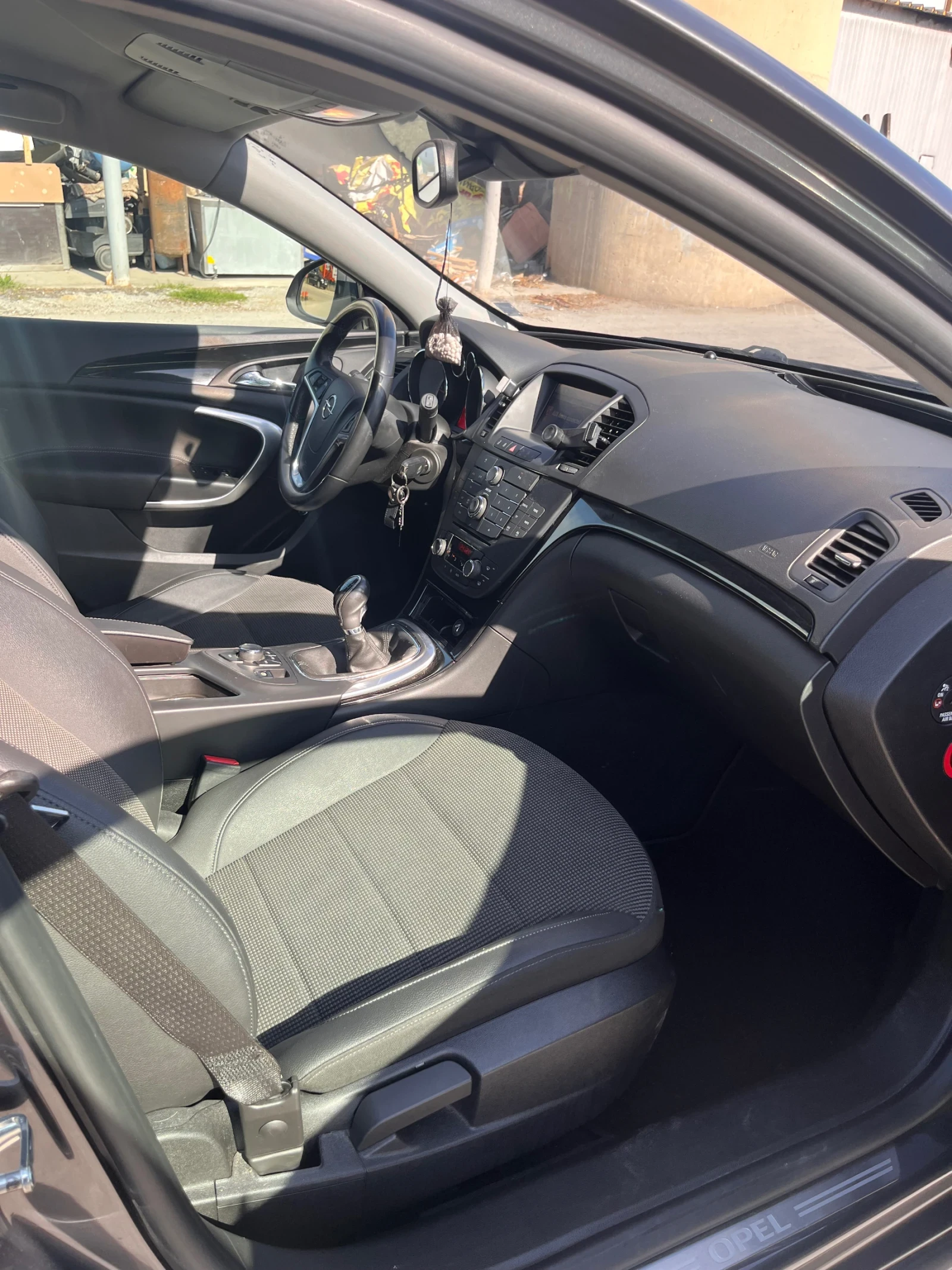Opel Insignia, снимка 14 - Автомобили и джипове - 54449459