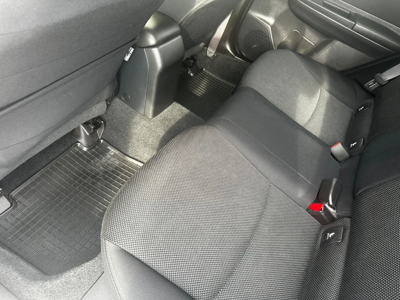 Subaru XV xv 2.0, снимка 9 - Автомобили и джипове - 54649636