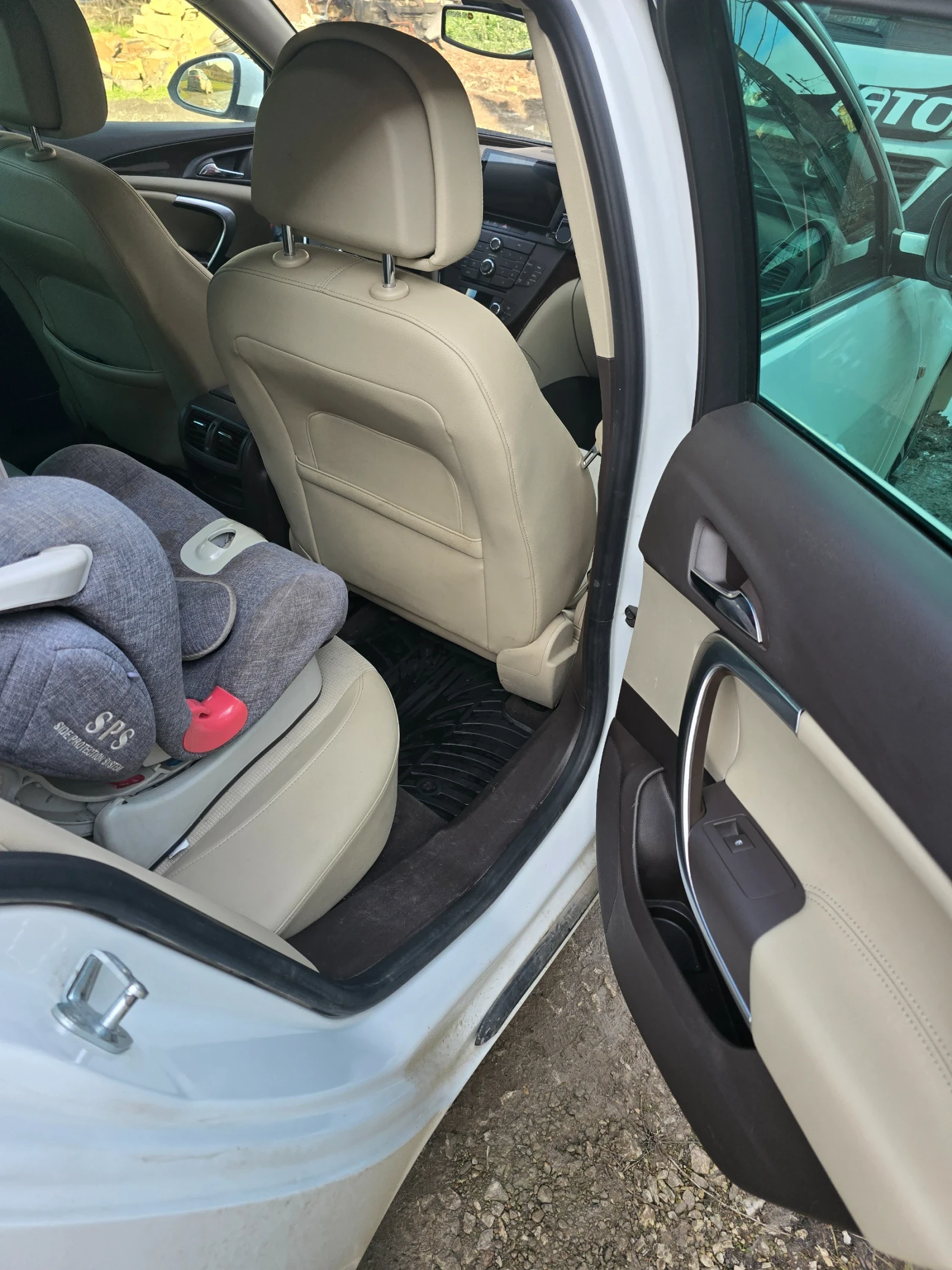 Opel Insignia, снимка 13 - Автомобили и джипове - 55225974