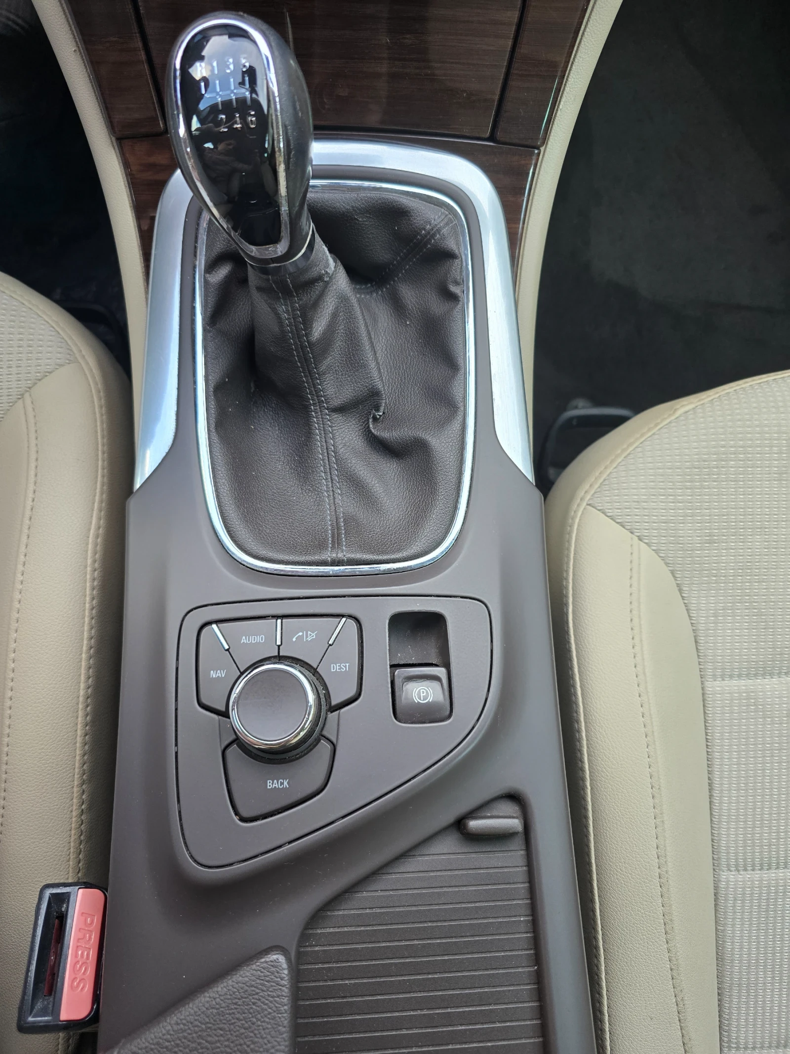 Opel Insignia, снимка 12 - Автомобили и джипове - 55225974