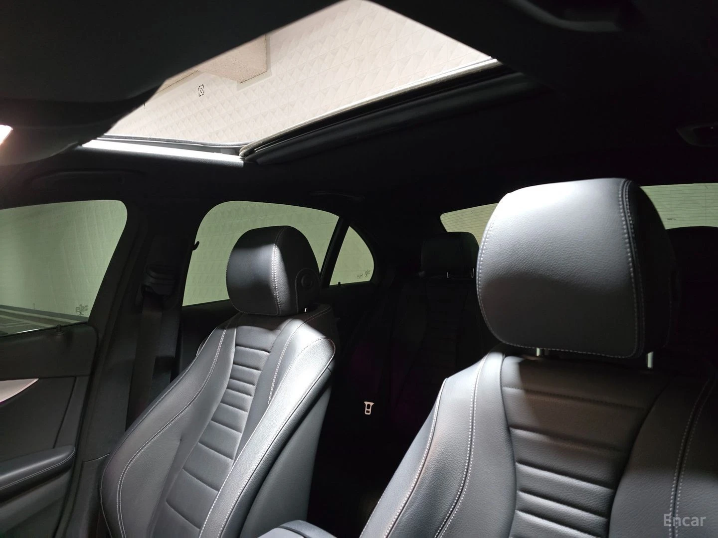 Mercedes-Benz E 250 AVANGARDE* КОЖА* НАВИ* ПАНО* КАМЕРА, снимка 12 - Автомобили и джипове - 55492765