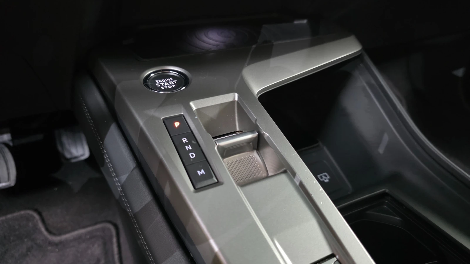 Peugeot 408 1.2 PureTech Allure, снимка 9 - Автомобили и джипове - 55595064