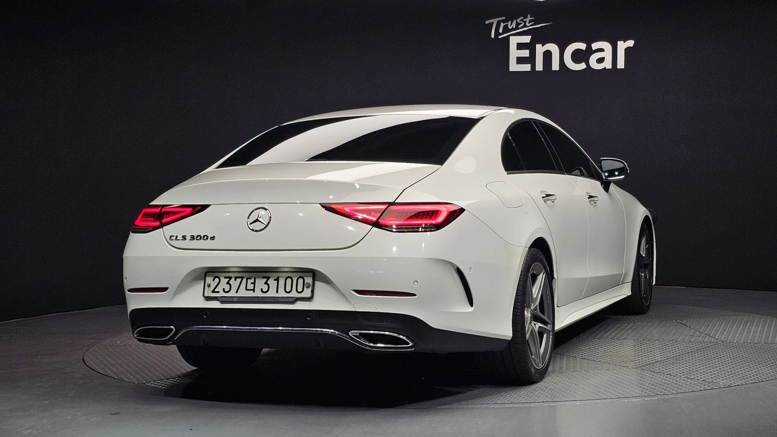 Mercedes-Benz CLS 300 HUD* BLIND SPOT* ЕЛ. БАГАЖНИК* ЛЮК* КРАЙНА ЦЕНА, снимка 2 - Автомобили и джипове - 55982492
