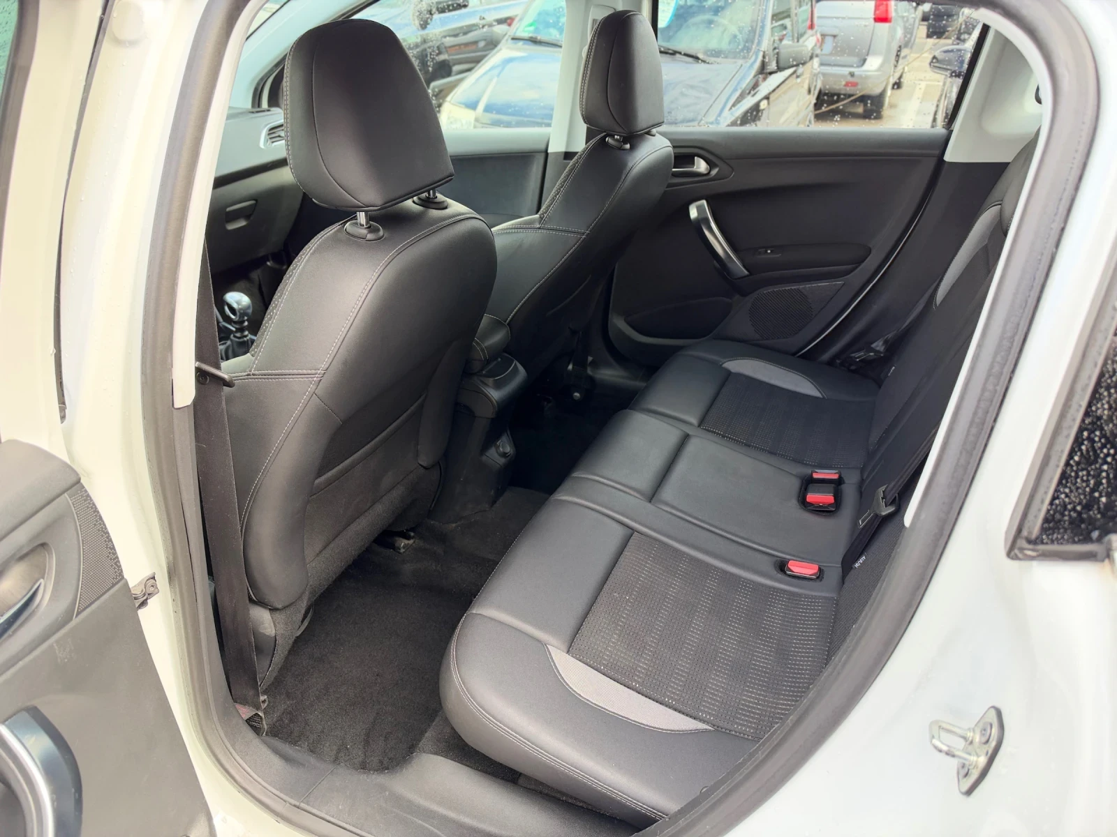 Peugeot 2008 1.6 E-HDi / 6 ск / Navi / Allure, снимка 14 - Автомобили и джипове - 56238010