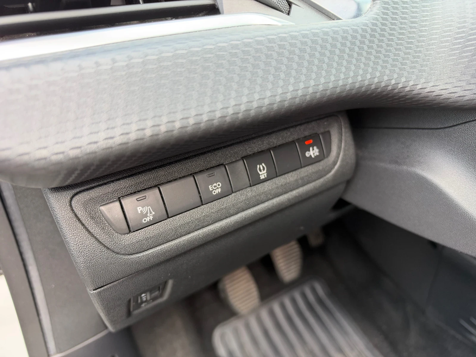 Peugeot 2008 1.6 E-HDi / 6 ск / Navi / Allure, снимка 11 - Автомобили и джипове - 56238010