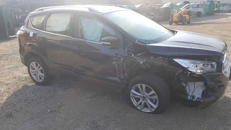 Ford Kuga 1,5 L, снимка 2 - Автомобили и джипове - 38715938