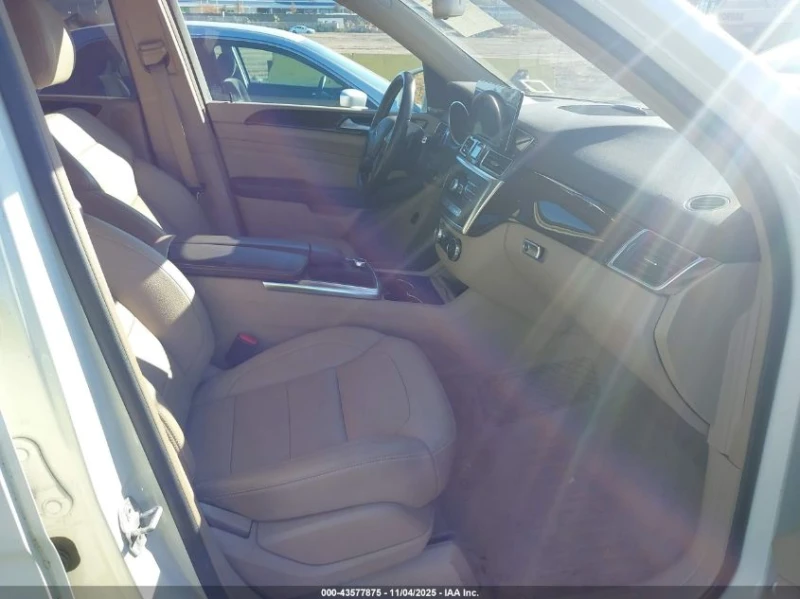 Mercedes-Benz ML 350 4MATIC* harman/kardon* подгрев* мъртва точка* , снимка 7 - Автомобили и джипове - 52937012
