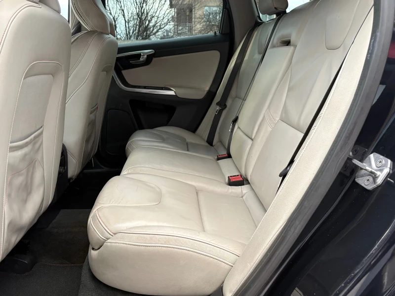 Volvo XC60 2.0 D3, 150HP, DIGITAL COCKPIT, OCEAN RACE, снимка 11 - Автомобили и джипове - 52666849