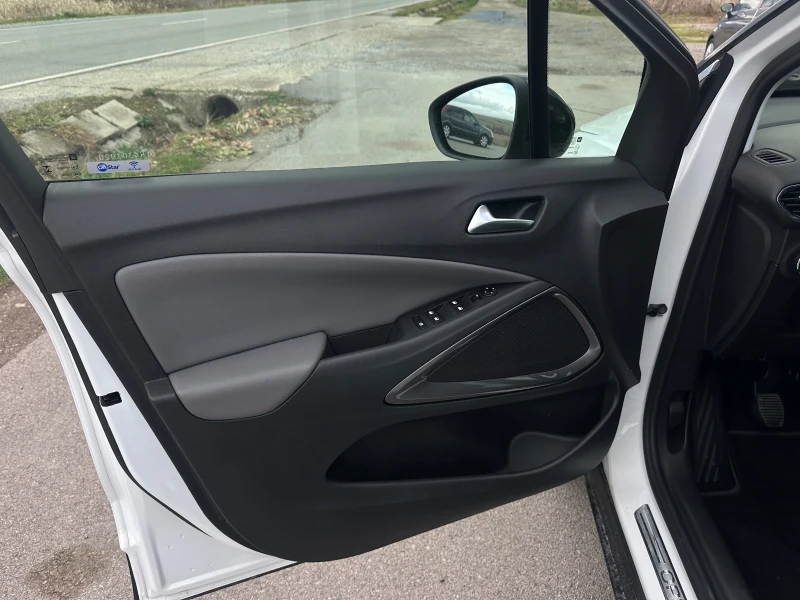 Opel Crossland X 1.6 D, снимка 8 - Автомобили и джипове - 52686370