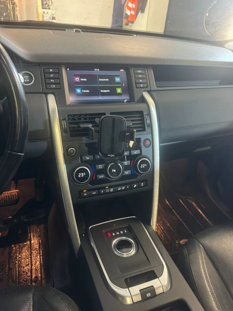 Land Rover Discovery Sport, снимка 12 - Автомобили и джипове - 53292461