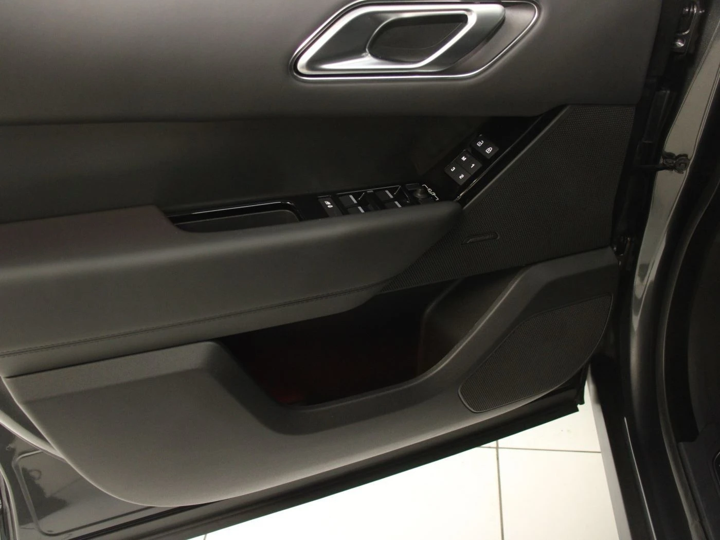 Land Rover Range Rover Velar D300 Dynamic HSE - изображение 9