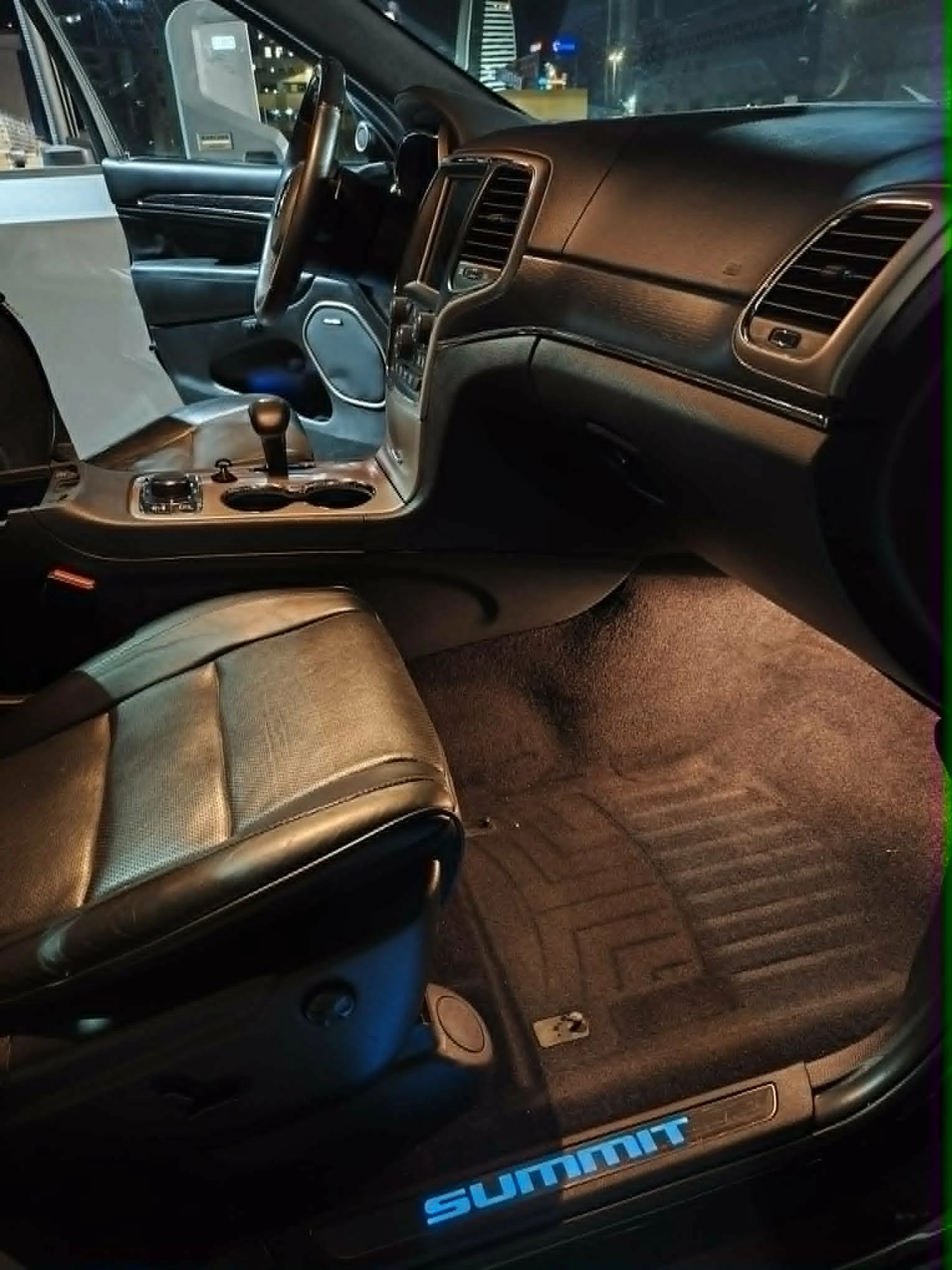 Jeep Grand cherokee SUMMIT V8 HEMI, снимка 9 - Автомобили и джипове - 53540854