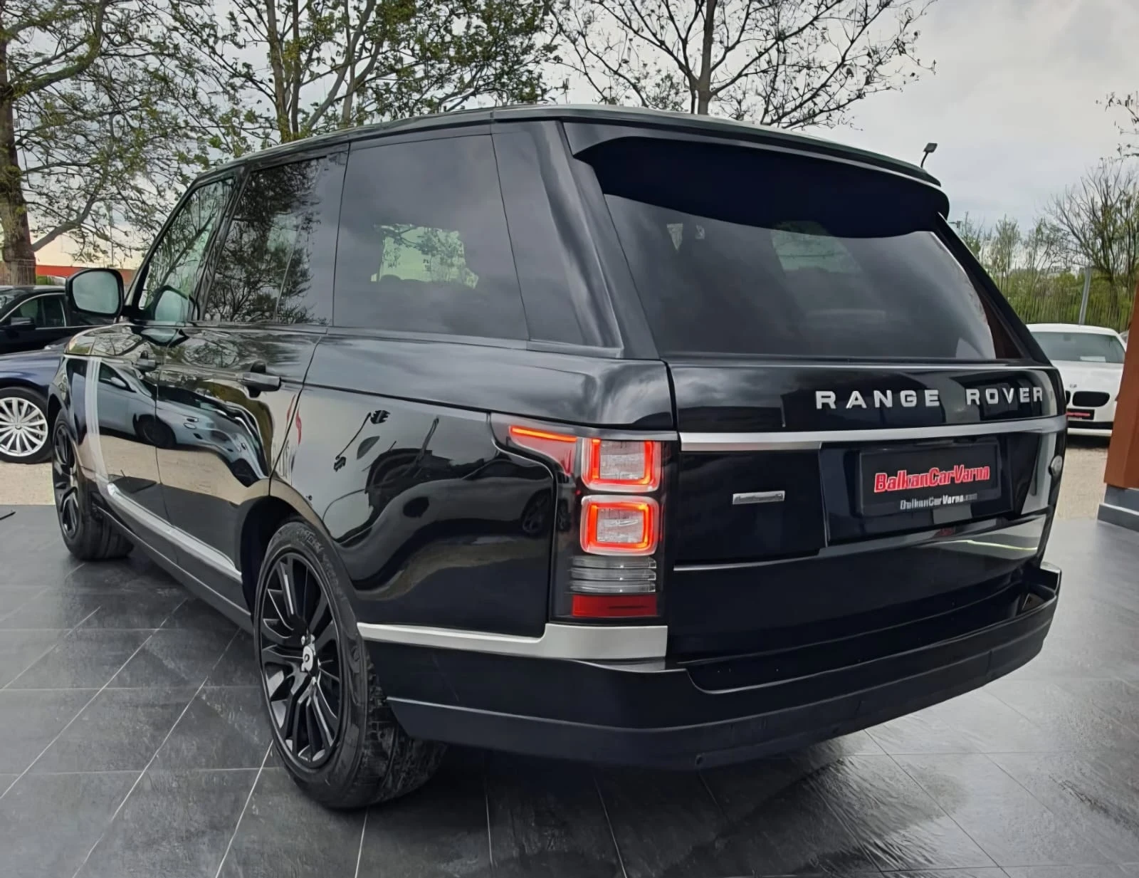 Land Rover Range rover Autobiography 3.0 TDV6 Luxury SUV, снимка 4 - Автомобили и джипове - 54383372