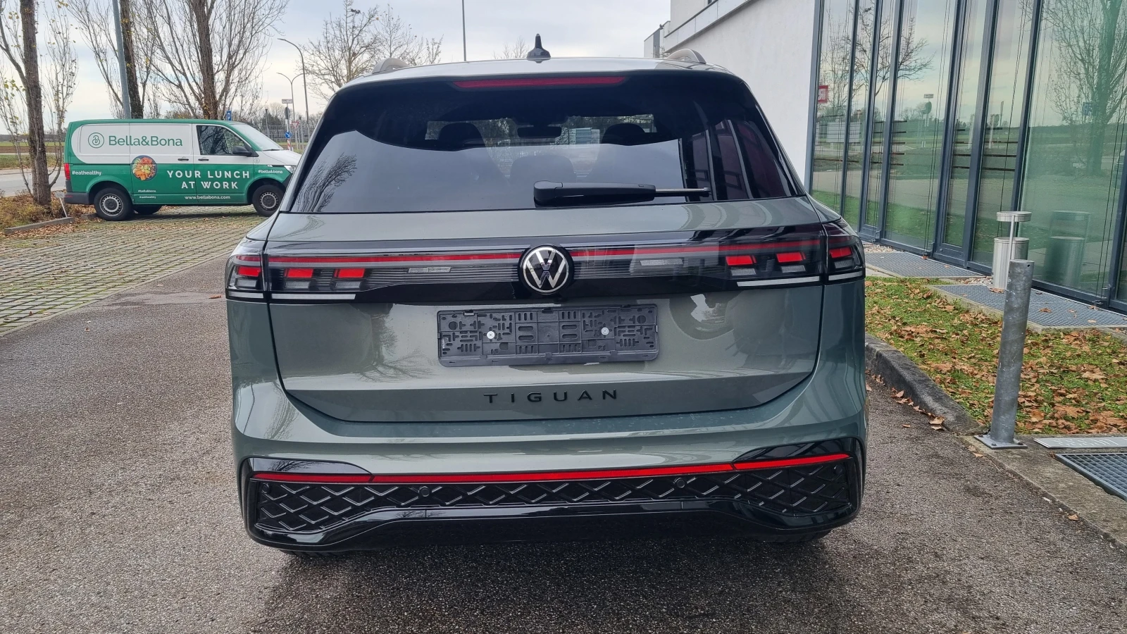VW Tiguan 1.5TSI eHybrid R-Line , снимка 4 - Автомобили и джипове - 54864871