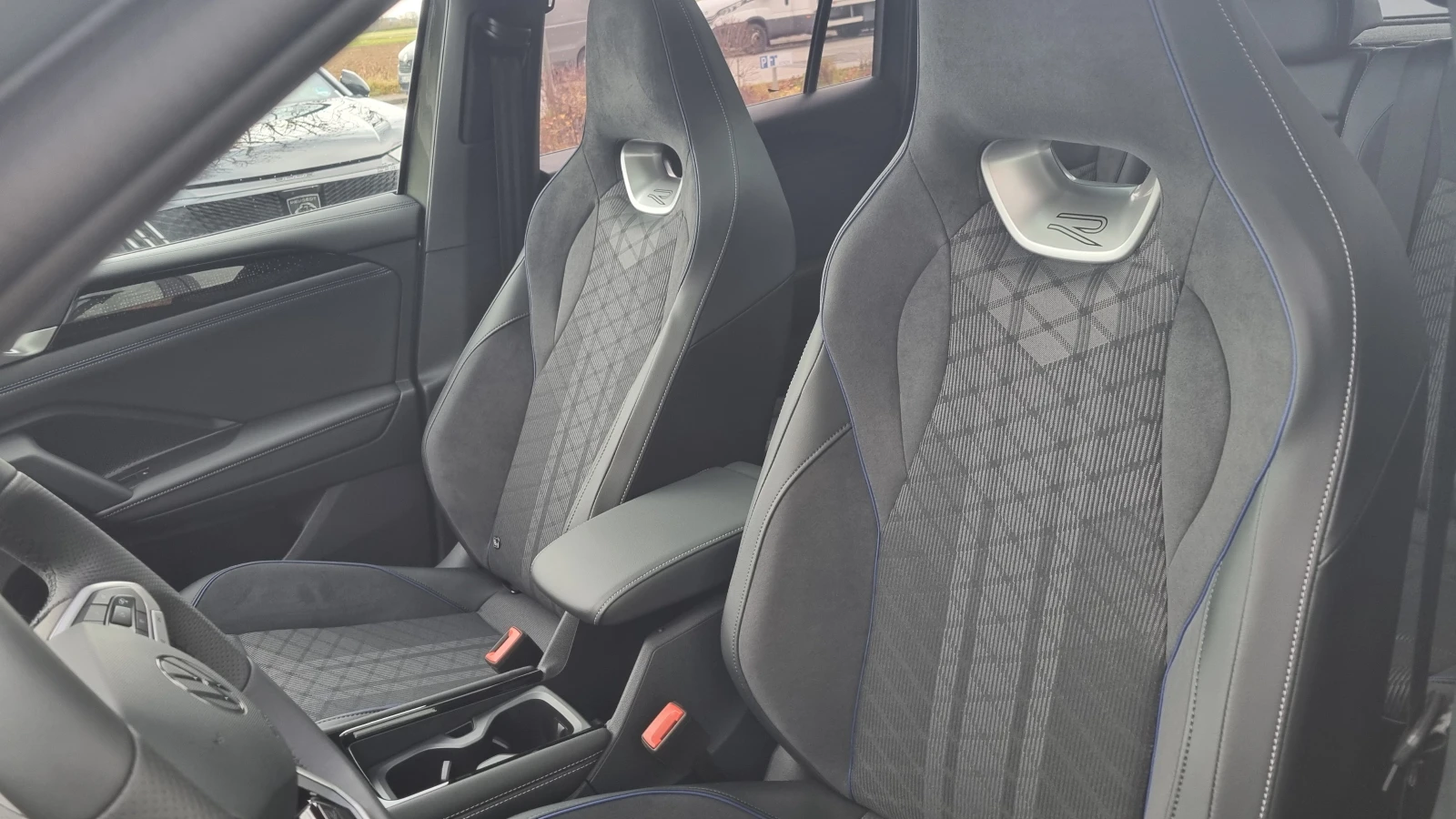 VW Tiguan 1.5TSI eHybrid R-Line , снимка 9 - Автомобили и джипове - 54864871