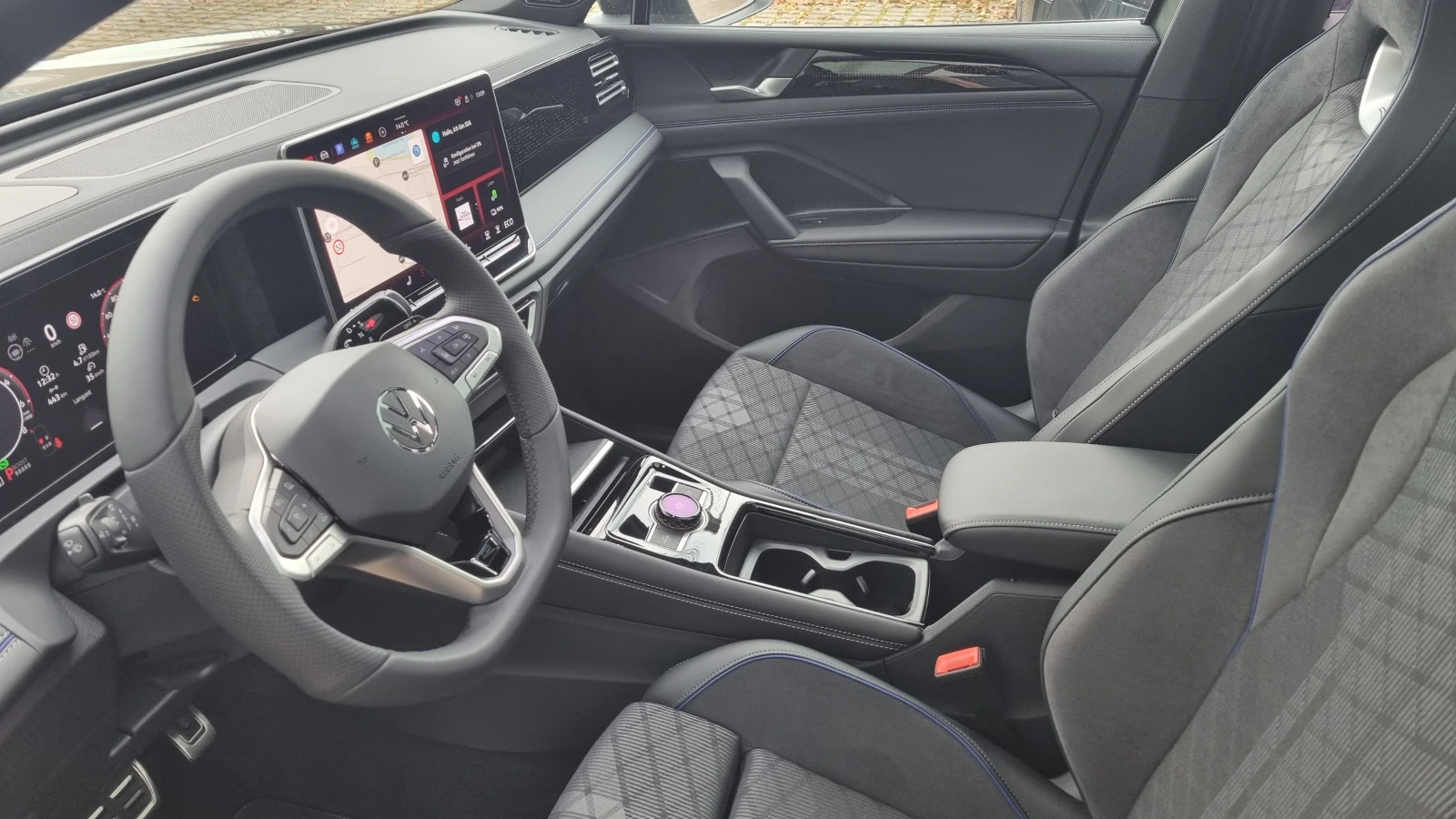 VW Tiguan 1.5TSI eHybrid R-Line , снимка 11 - Автомобили и джипове - 54864871
