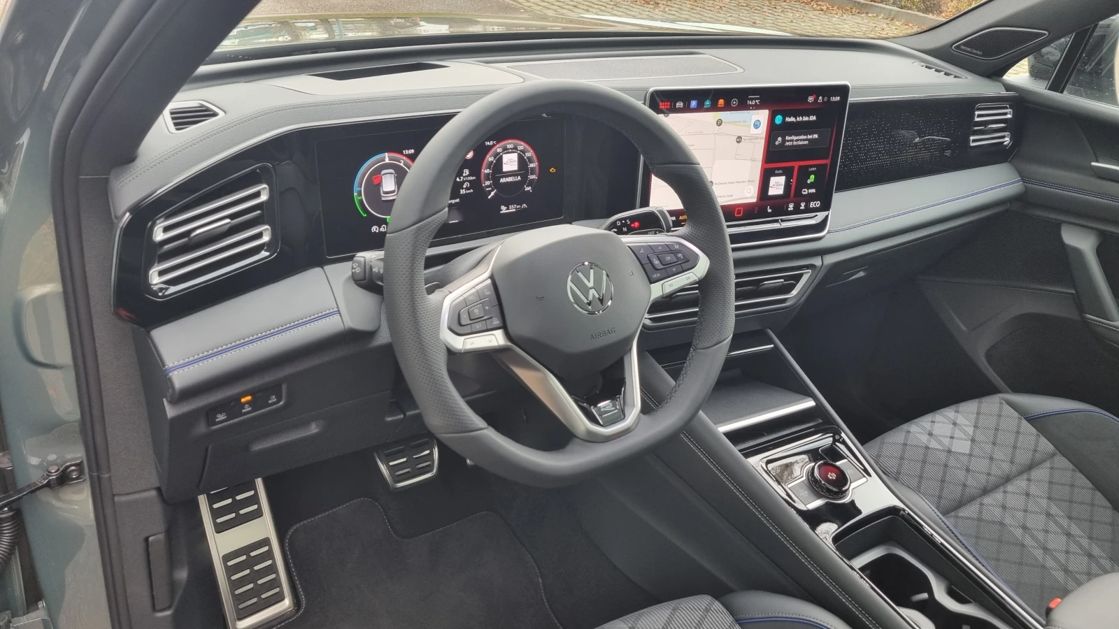 VW Tiguan 1.5TSI eHybrid R-Line , снимка 12 - Автомобили и джипове - 54864871
