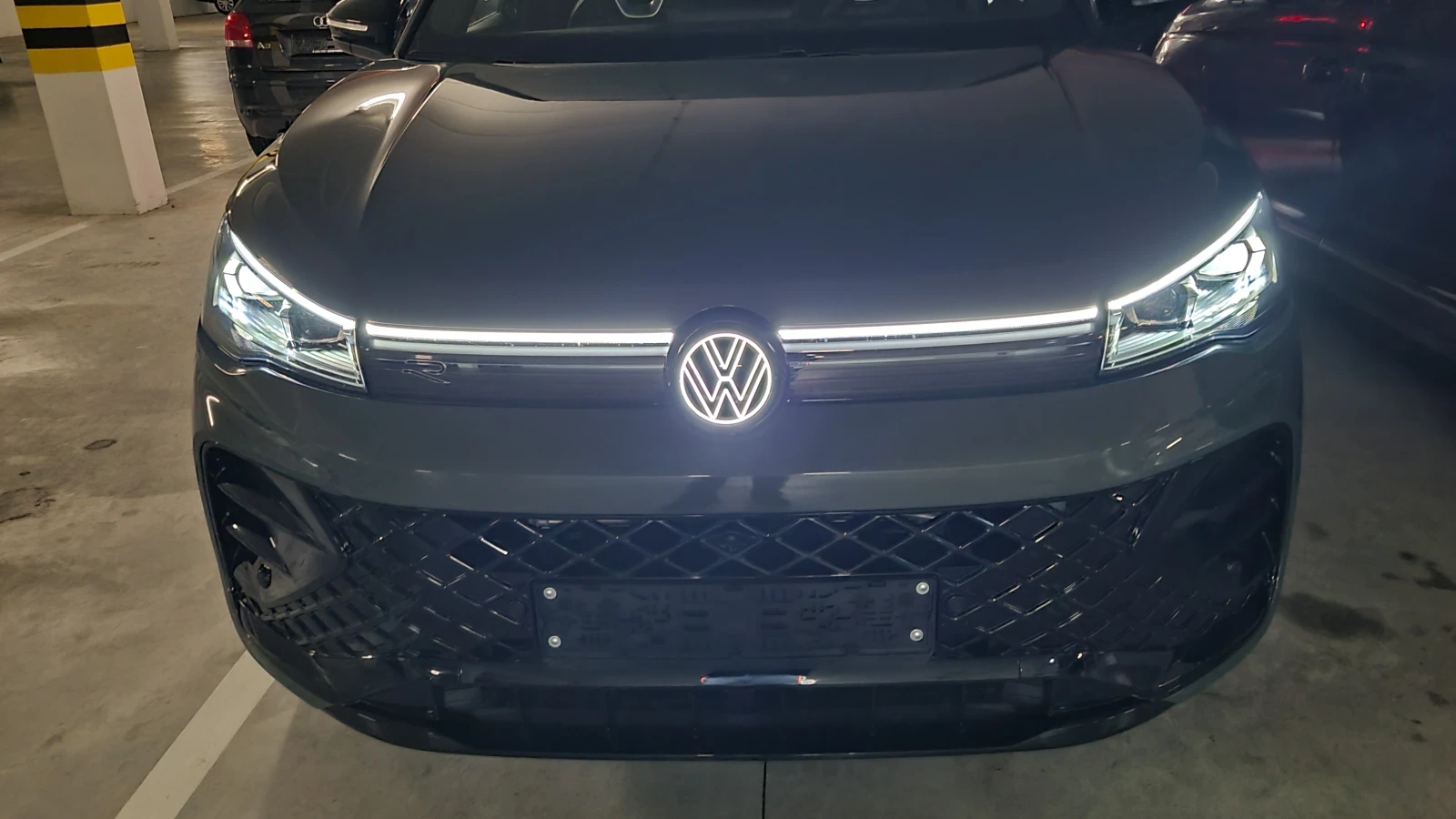 VW Tiguan 1.5TSI eHybrid R-Line , снимка 16 - Автомобили и джипове - 54864871