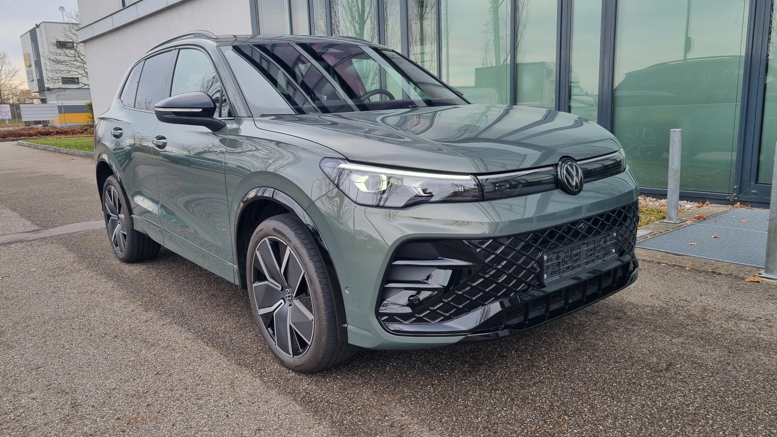 VW Tiguan 1.5TSI eHybrid R-Line , снимка 6 - Автомобили и джипове - 54864871