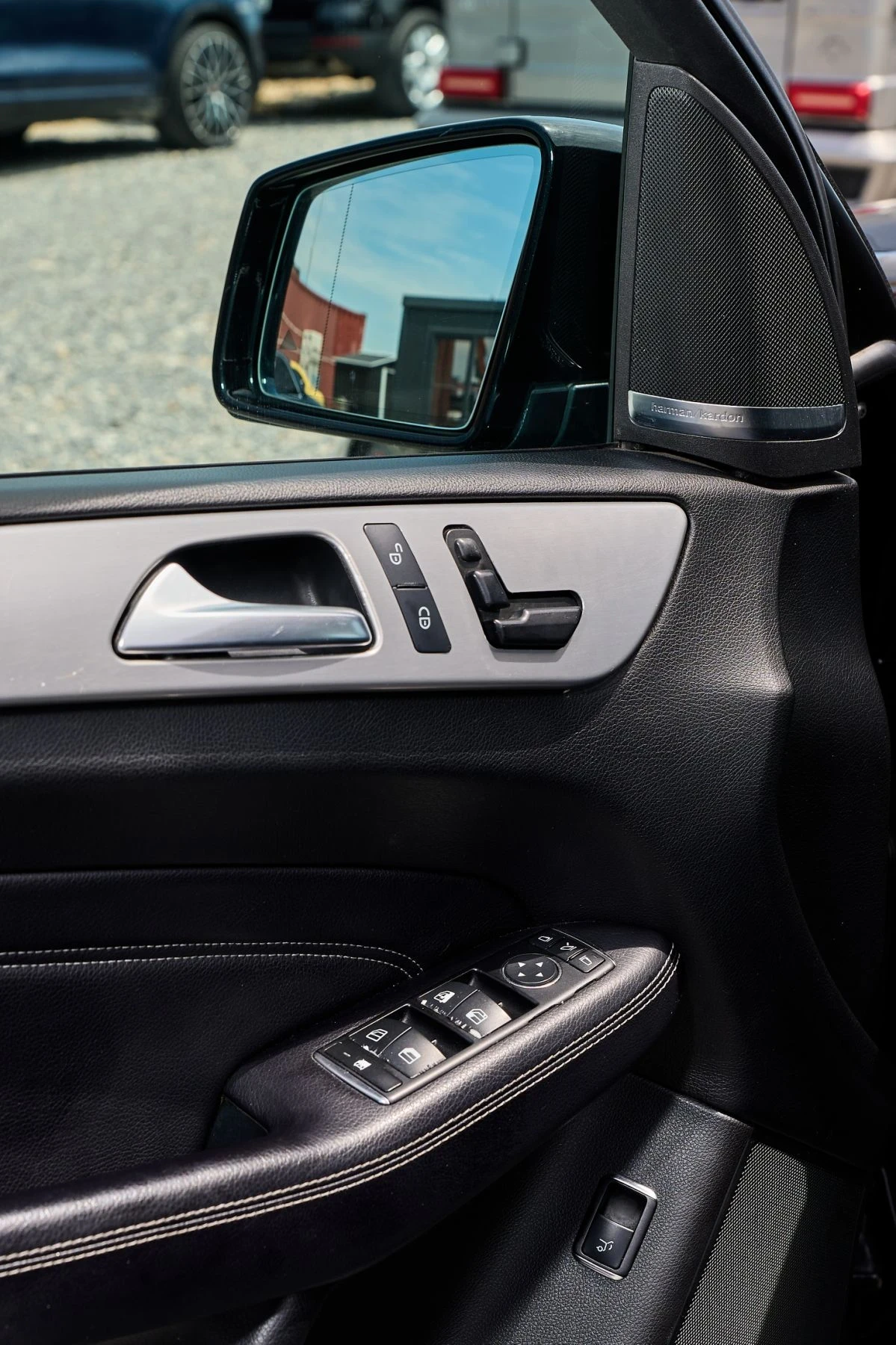 Mercedes-Benz ML 350 AMG-OPTIC * INTELLIGENT LIGHT * Harman kardon * 4X, снимка 10 - Автомобили и джипове - 55042851