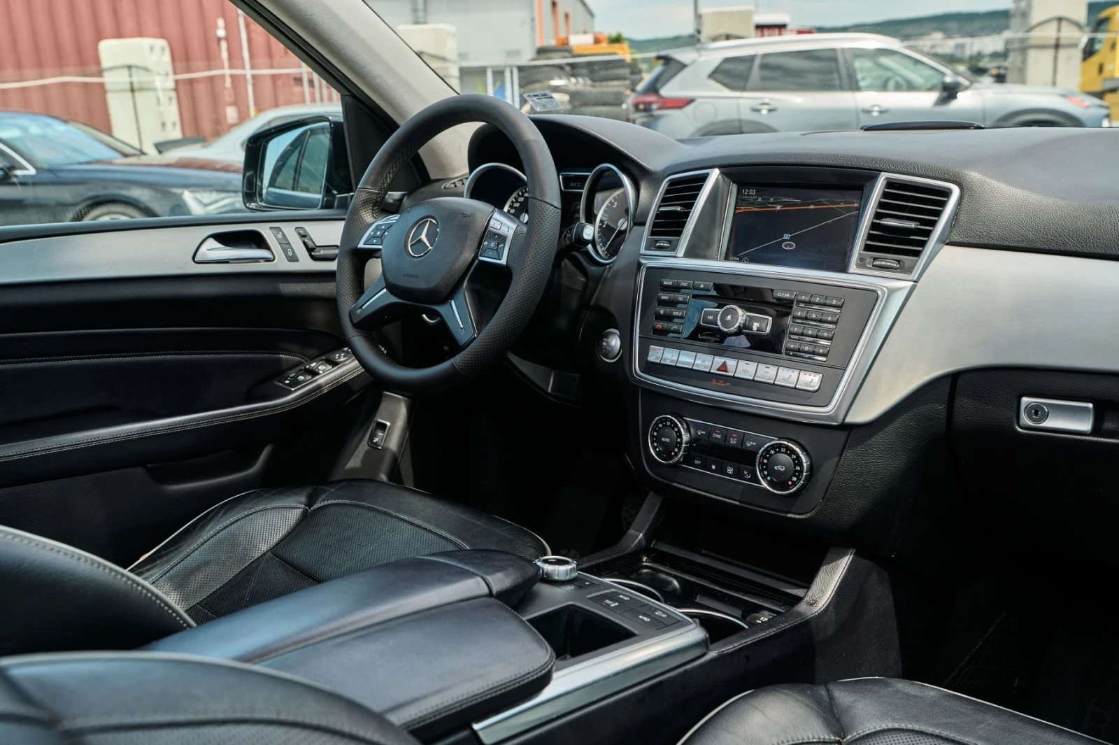 Mercedes-Benz ML 350 AMG-OPTIC * INTELLIGENT LIGHT * Harman kardon * 4X, снимка 15 - Автомобили и джипове - 55042851