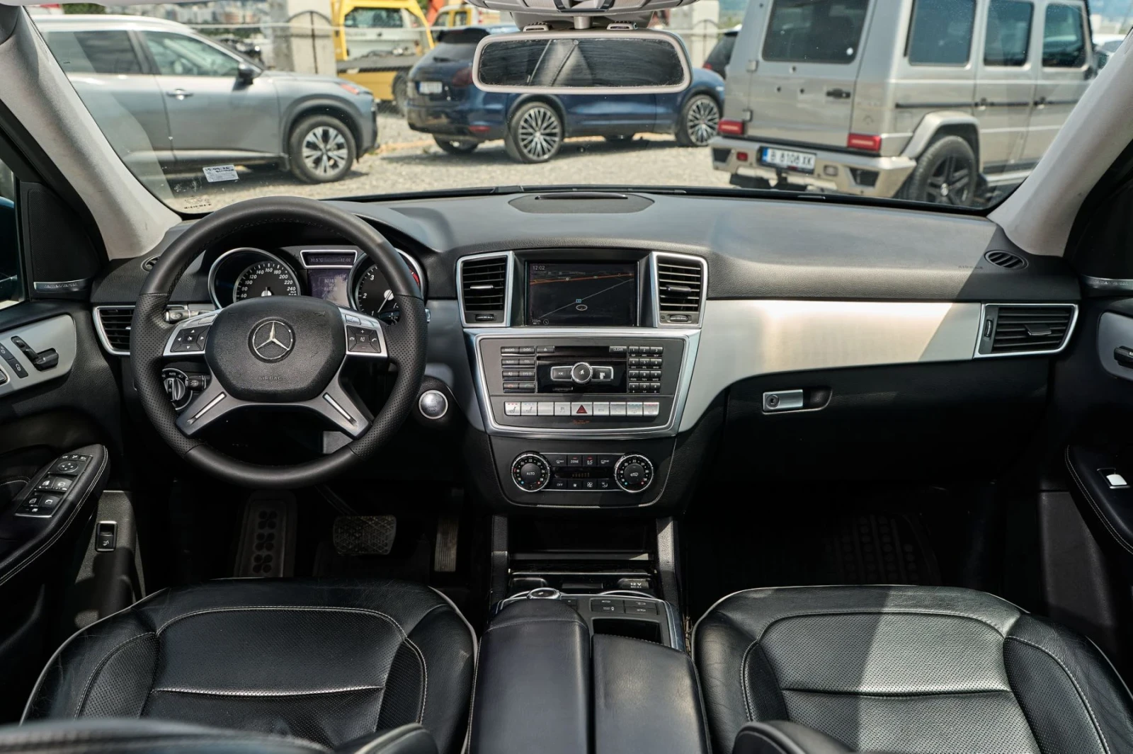 Mercedes-Benz ML 350 AMG-OPTIC * INTELLIGENT LIGHT * Harman kardon * 4X, снимка 13 - Автомобили и джипове - 55042851