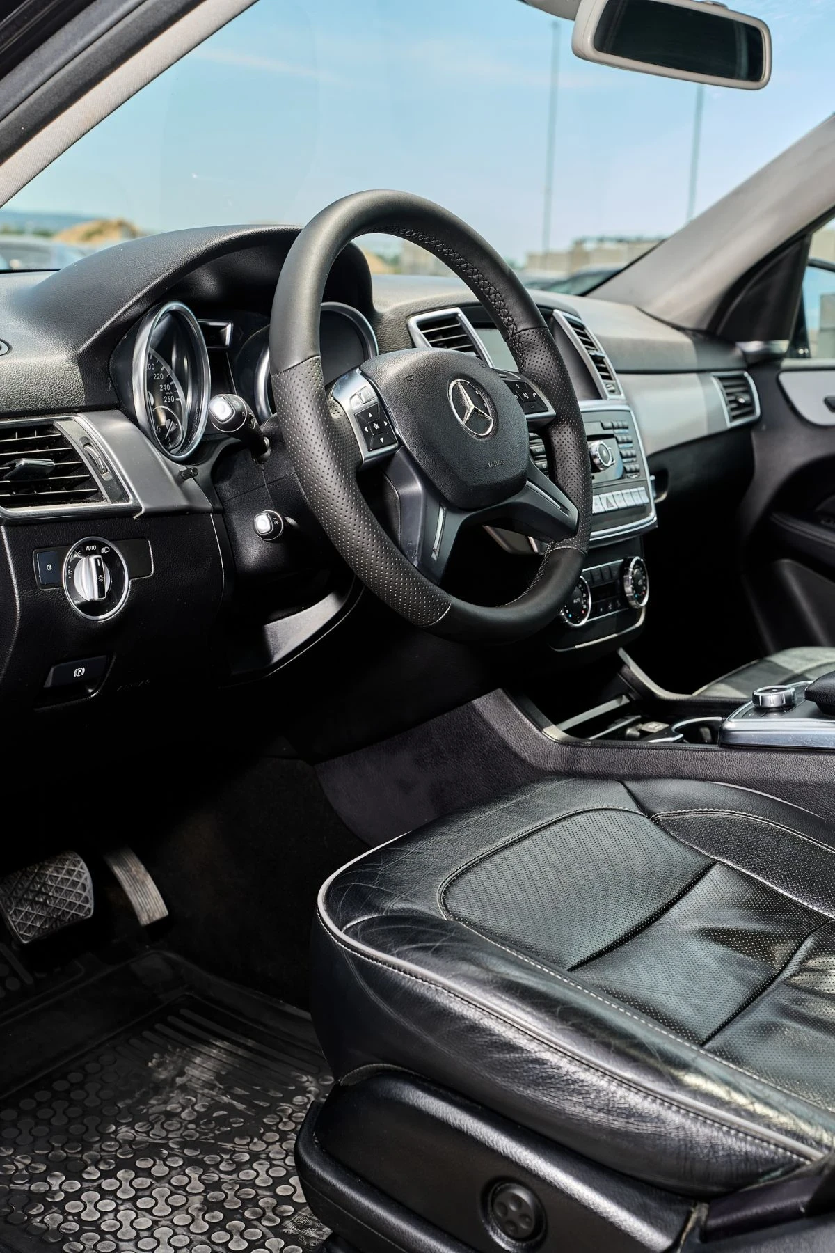 Mercedes-Benz ML 350 AMG-OPTIC * INTELLIGENT LIGHT * Harman kardon * 4X, снимка 7 - Автомобили и джипове - 55042851