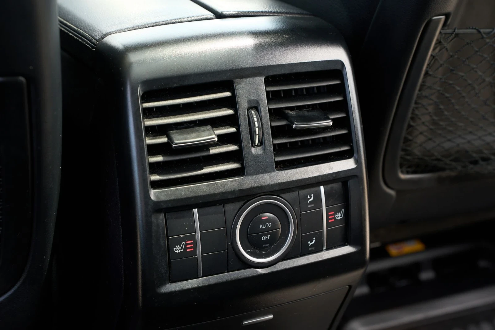 Mercedes-Benz ML 350 AMG-OPTIC * INTELLIGENT LIGHT * Harman kardon * 4X, снимка 12 - Автомобили и джипове - 55042851