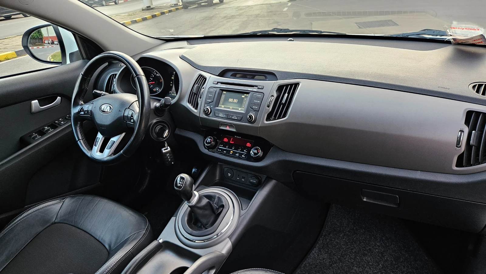 Kia Sportage 1.7 Crdi NAVIG/KOJA/KLIMA/6skorosti, снимка 10 - Автомобили и джипове - 55405496