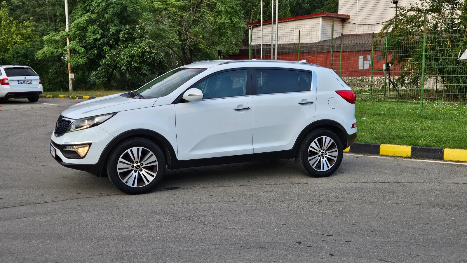 Kia Sportage 1.7 Crdi NAVIG/KOJA/KLIMA/6skorosti, снимка 3 - Автомобили и джипове - 55405496