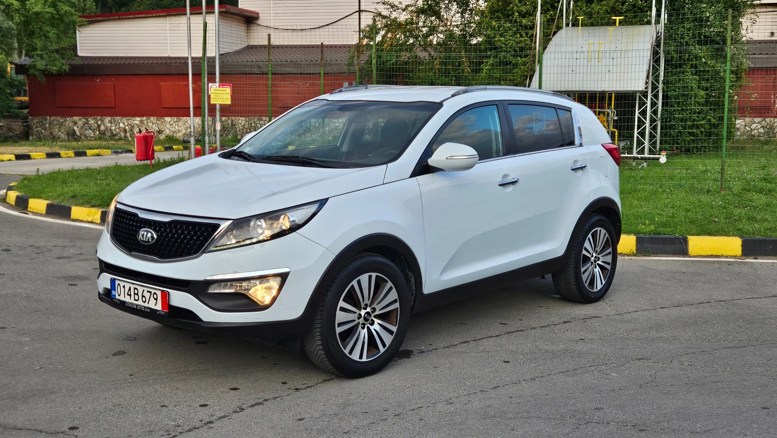 Kia Sportage 1.7 Crdi NAVIG/KOJA/KLIMA/6skorosti, снимка 2 - Автомобили и джипове - 55405496