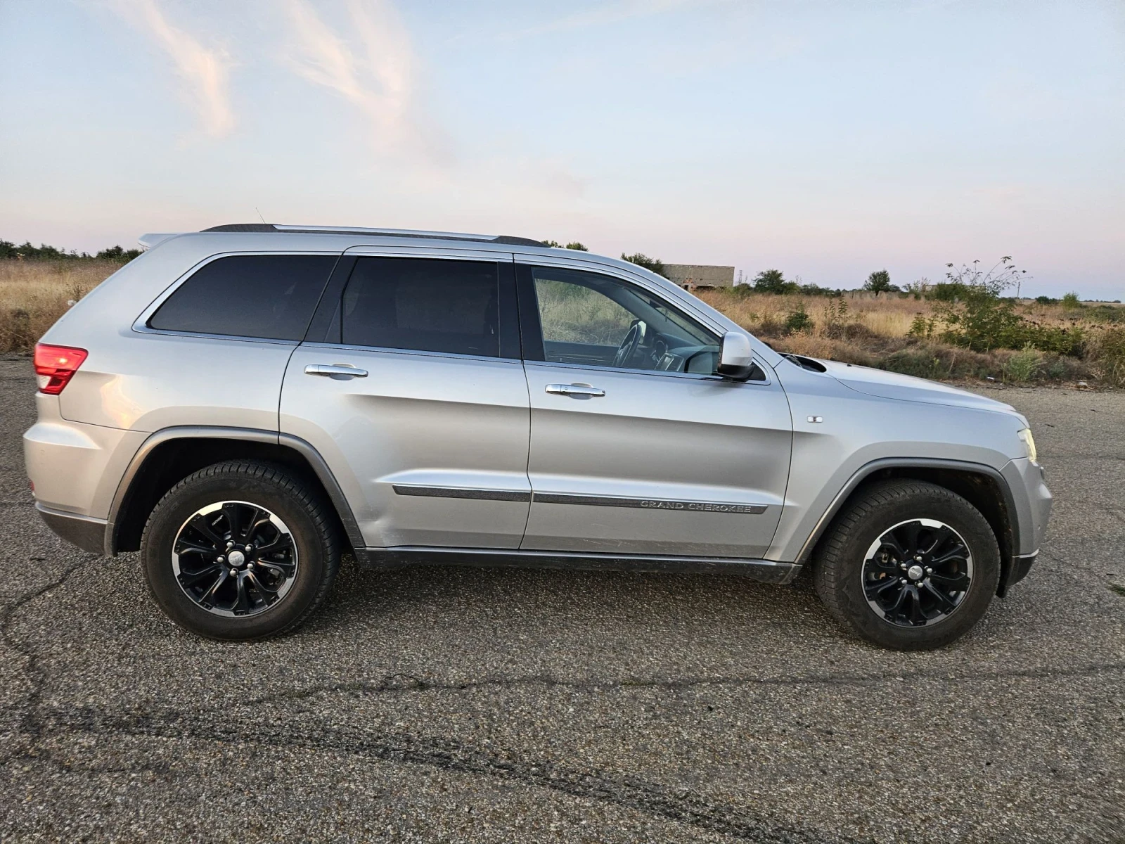 Jeep Grand cherokee На пружини!, снимка 4 - Автомобили и джипове - 55968491