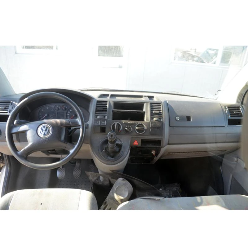 VW Transporter 2.5 TDI, снимка 6 - Бусове и автобуси - 26994204