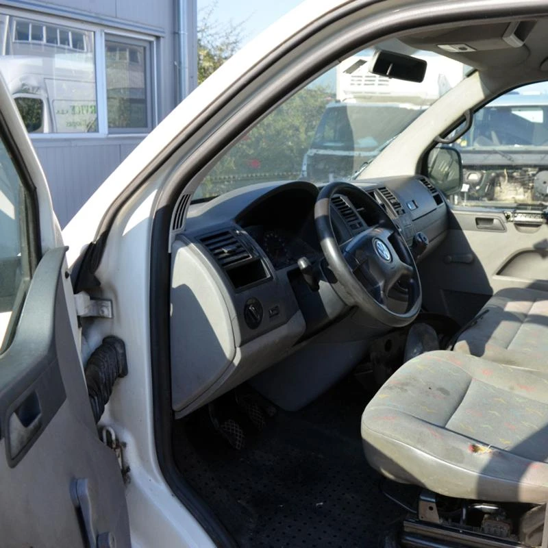 VW Transporter 2.5 TDI, снимка 5 - Бусове и автобуси - 26994204