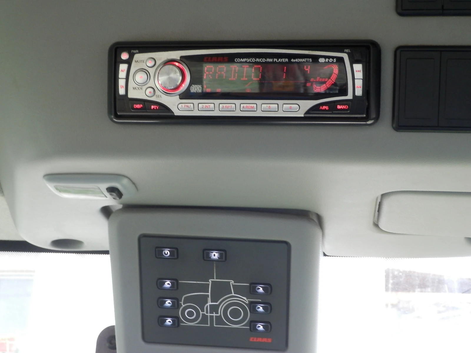 Трактор Claas 810, снимка 7 - Селскостопанска техника - 54195520