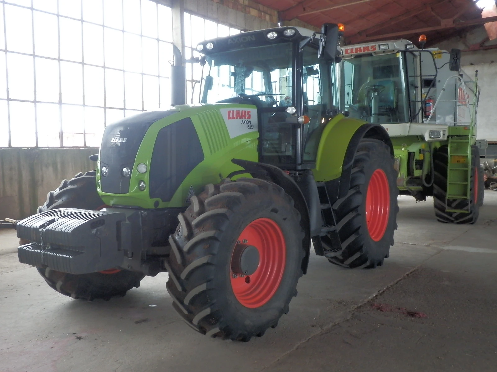 Трактор Claas 810, снимка 8 - Селскостопанска техника - 54195520