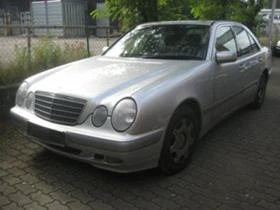      ,   Mercedes-Benz E 220