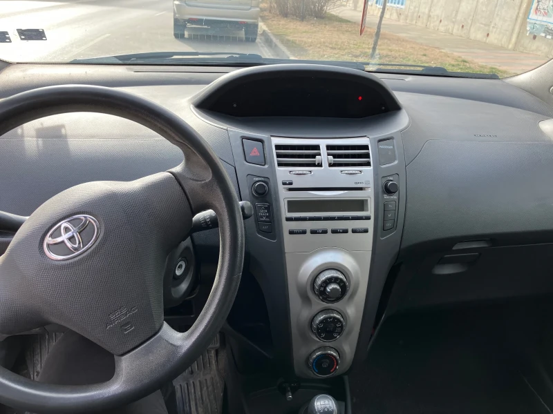 Toyota Yaris 1.0, снимка 4 - Автомобили и джипове - 47473466