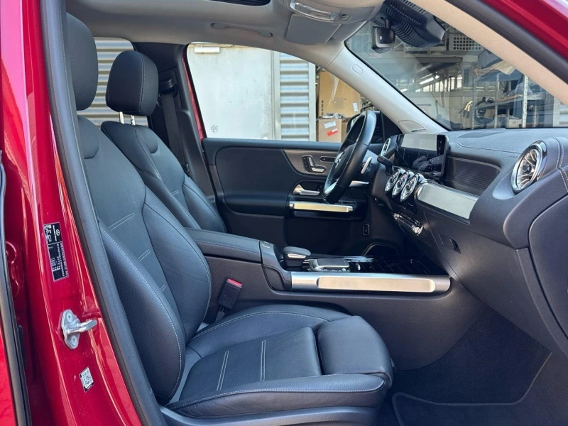 Mercedes-Benz EQB 350* 4M* AMG* 7МЕСТЕН* BURM* PANO* DISTR* KEYLESS*, снимка 10 - Автомобили и джипове - 51922501