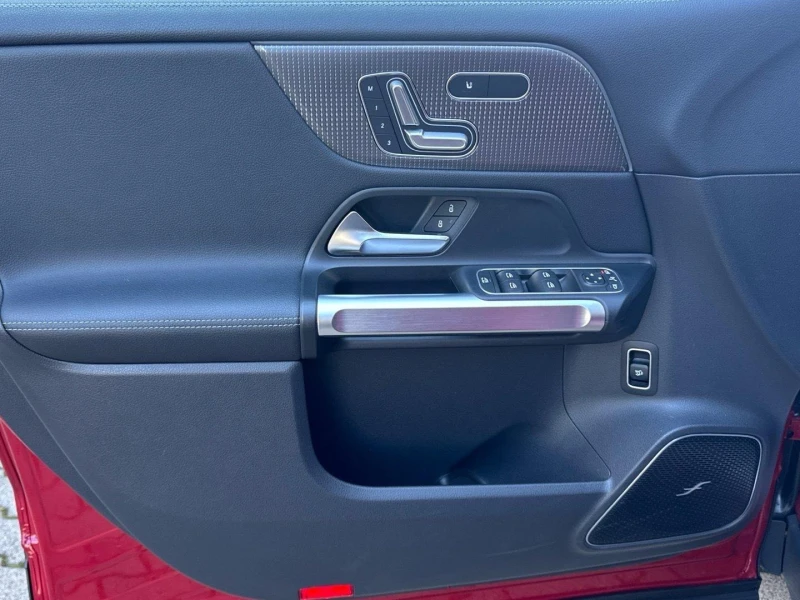 Mercedes-Benz EQB 350* 4M* AMG* 7МЕСТЕН* BURM* PANO* DISTR* KEYLESS*, снимка 5 - Автомобили и джипове - 51922501