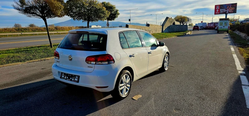 VW Golf  1.6 ФАБРИЧНА ГАЗ, снимка 4 - Автомобили и джипове - 52208632